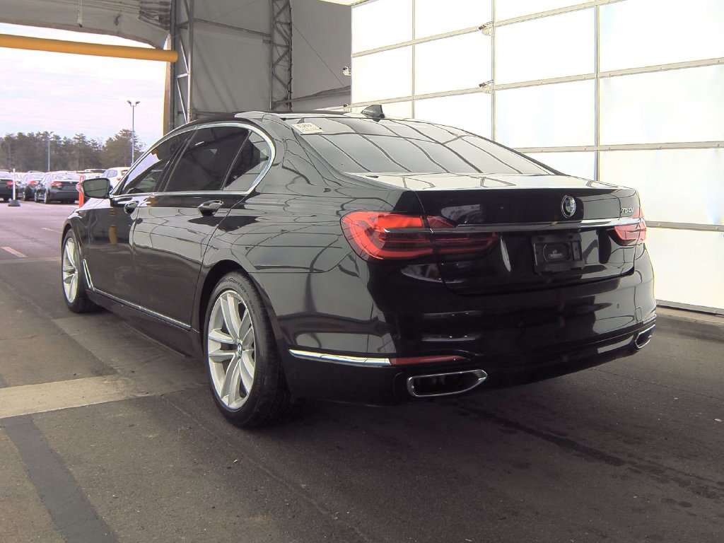 Used 2018 BMW 750i w/ Executive Package RWD image 6