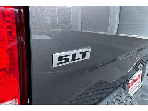 Used 2017 RAM 1500 Classic SLT w/ Luxury Group AWD/4WD image 8