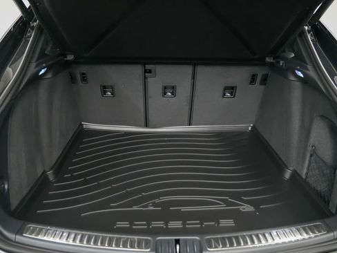 New 2026 Porsche Macan image 13