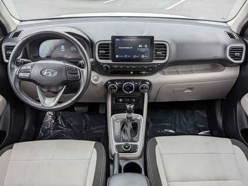 Used 2025 Hyundai Venue SEL FWD image 15