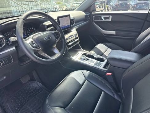 Used 2024 Ford Explorer XLT w/ Equipment Group 202A RWD image 7