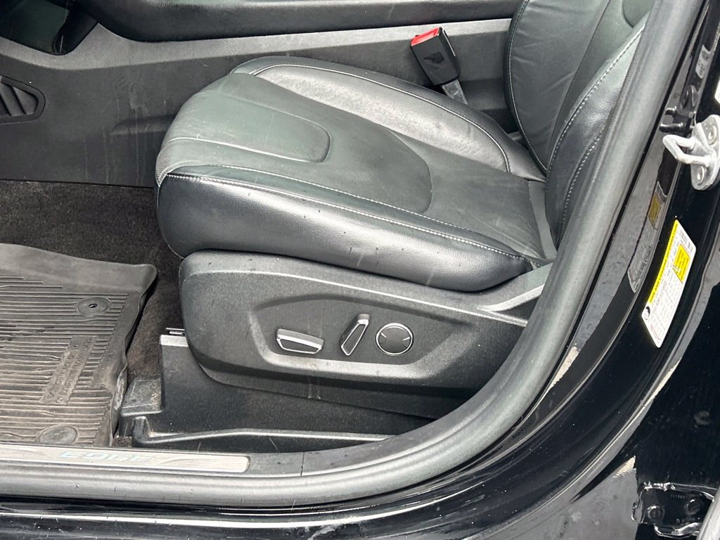 Used 2018 Ford Edge Titanium w/ Equipment Group 302A AWD/4WD image 13