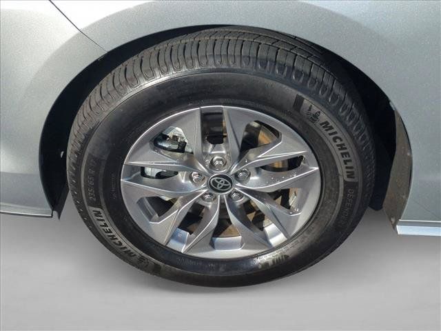 Used 2021 Toyota Sienna LE FWD image 24