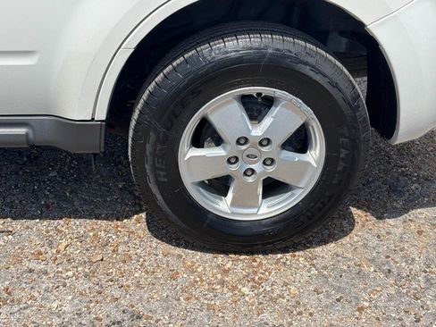 Used 2011 Ford Escape XLS w/ 101A Rapid Spec Order Code FWD image 12