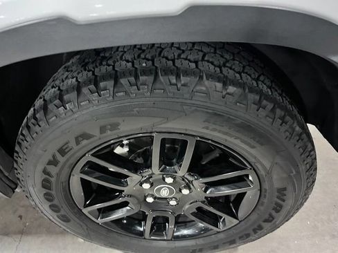 Used 2020 Land Rover Defender 110 SE AWD/4WD image 10