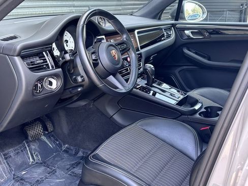 Certified 2024 Porsche Macan image 4