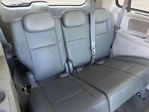 Used 2008 Chrysler Town & Country Touring image 10