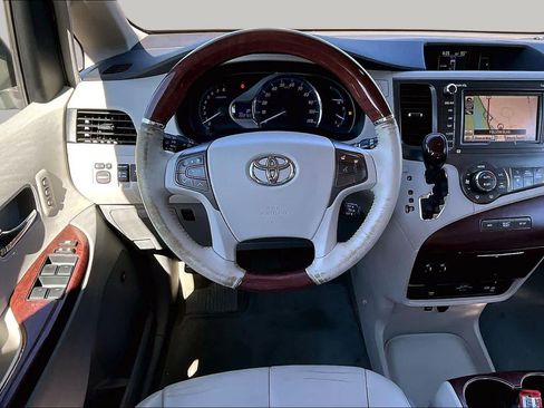 Used 2013 Toyota Sienna Limited w/ Premium Pkg AWD/4WD image 5