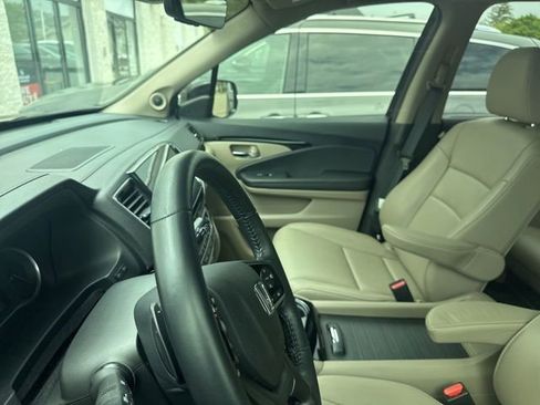 Used 2022 Honda Pilot Touring image 4