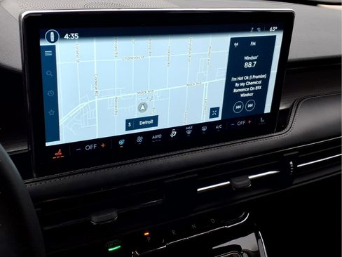 Used 2024 Lincoln Corsair AWD w/ Equipment Group 101A image 17