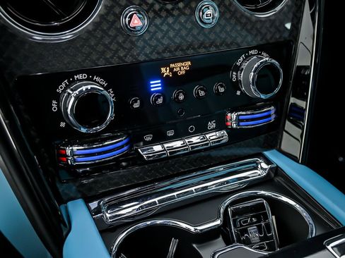 Used 2023 Rolls-Royce Cullinan Black Badge w/ Driver's Package image 39