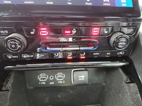 Used 2022 Jeep Grand Cherokee L Limited image 16