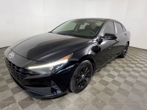 Used 2021 Hyundai Elantra SE FWD image 11