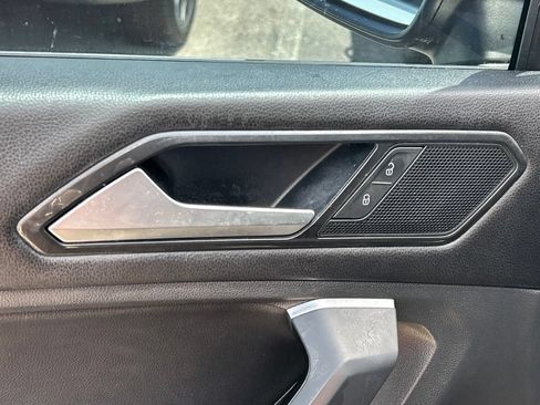Used 2018 Volkswagen Tiguan SE FWD image 18