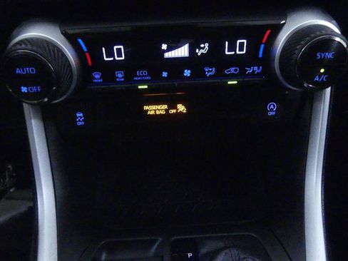 Used 2021 Toyota RAV4 XLE w/ Convenience Package FWD image 15