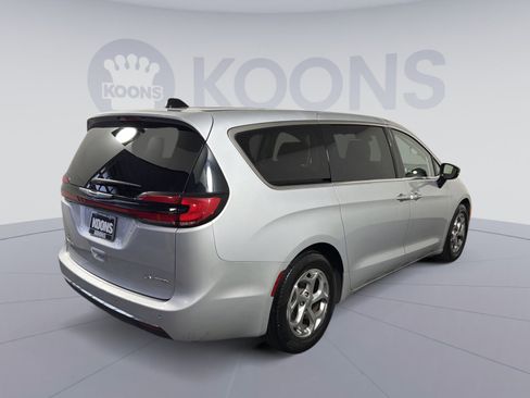 Used 2024 Chrysler Pacifica Limited image 7