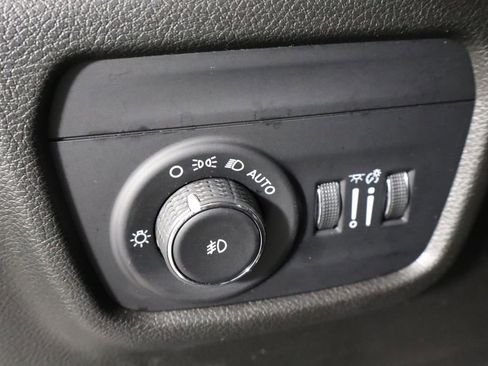 Used 2023 Jeep Grand Cherokee Limited w/ Black Appearance Package image 23