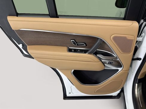 Used 2025 Land Rover Range Rover SE AWD/4WD image 25