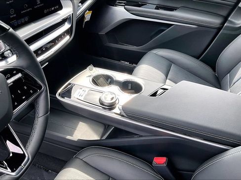 Used 2024 Cadillac Lyriq Luxury AWD/4WD image 18