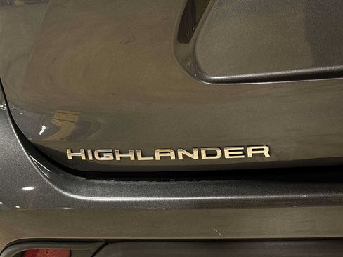 Used 2022 Toyota Highlander XLE AWD/4WD image 27