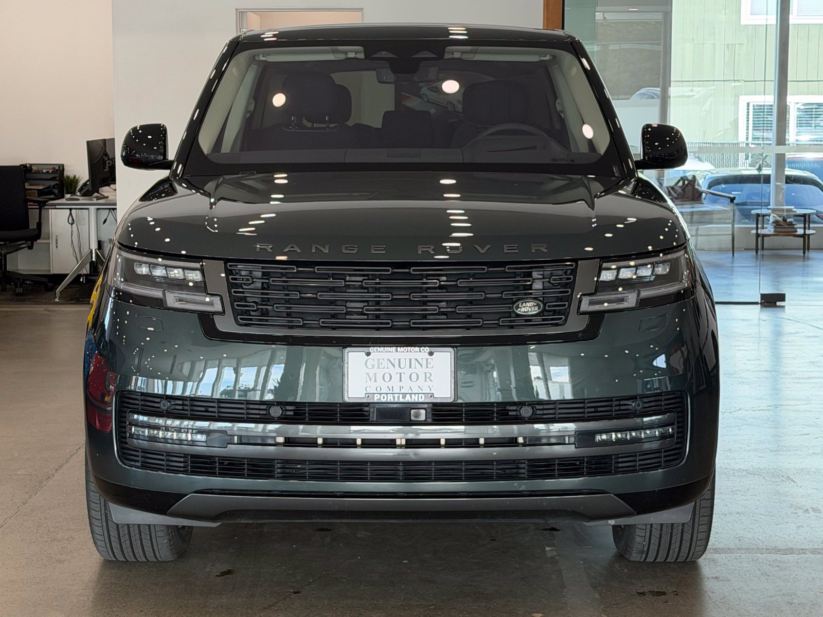 Used 2023 Land Rover Range Rover SE AWD/4WD image 2