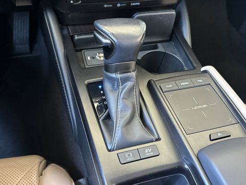 Used 2019 Lexus ES 300h w/ Accessory Package FWD image 18