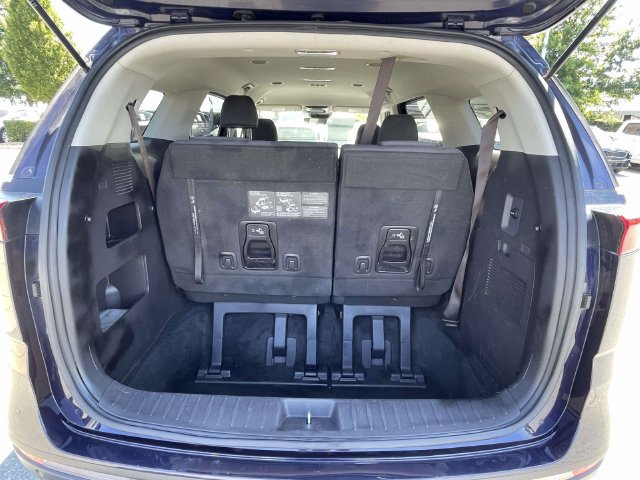 Certified 2024 Kia Carnival LX FWD image 8