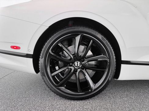 Used 2024 Bentley Continental GT image 32