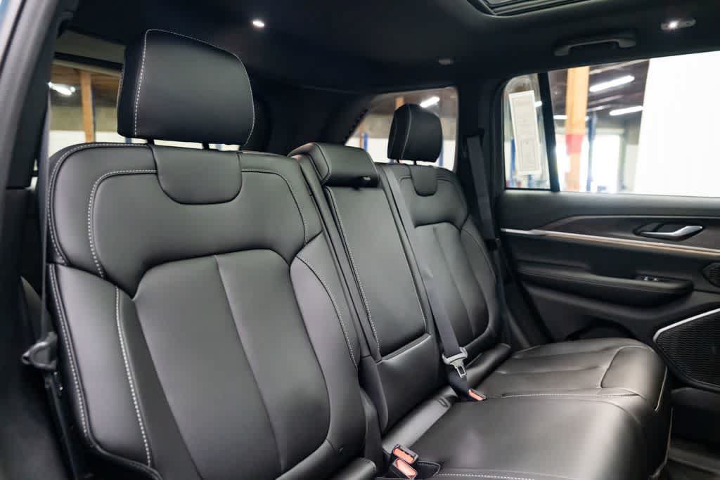 New 2026 Jeep Grand Cherokee Limited w/ Limited Altitude Package AWD/4WD image 33