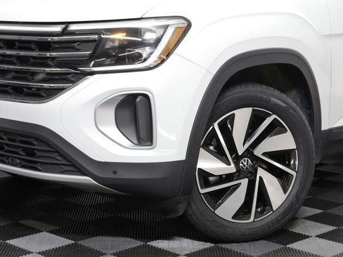 Used 2025 Volkswagen Atlas SE AWD/4WD image 3