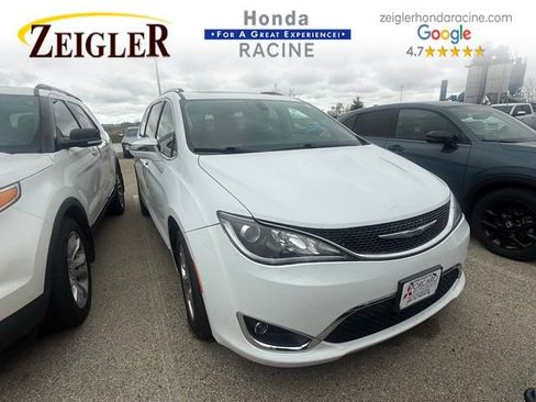 Used 2018 Chrysler Pacifica Limited FWD image 1