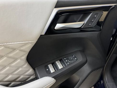 Used 2024 Mitsubishi Outlander 4WD Plug-In Hybrid image 7