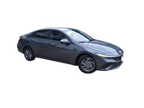 Used 2024 Hyundai Elantra SEL FWD image 2