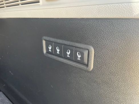Used 2022 Jeep Wagoneer Series III w/ Flexible Seating Group AWD/4WD image 21