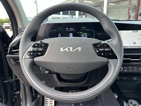 Certified 2025 Kia Niro EX Touring FWD image 11