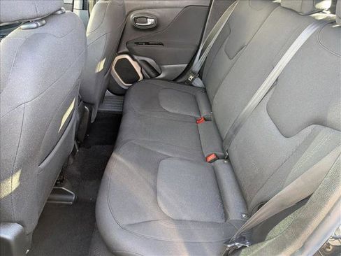 Used 2017 Jeep Renegade Latitude image 16