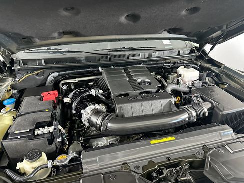 Used 2024 Nissan Frontier SL w/ Technology Package image 32