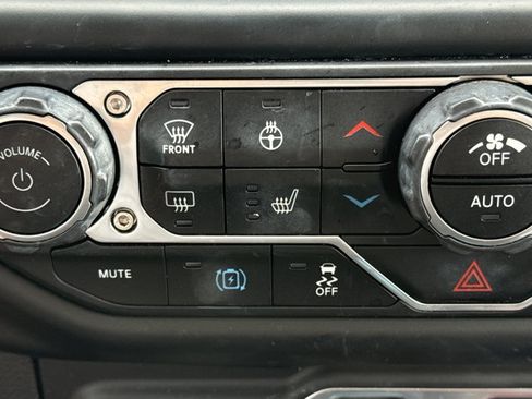Used 2021 Jeep Wrangler Unlimited Sahara w/ Cold Weather Group AWD/4WD image 18
