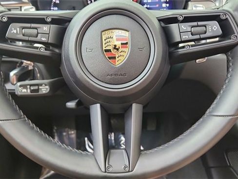 Used 2025 Porsche Macan image 39