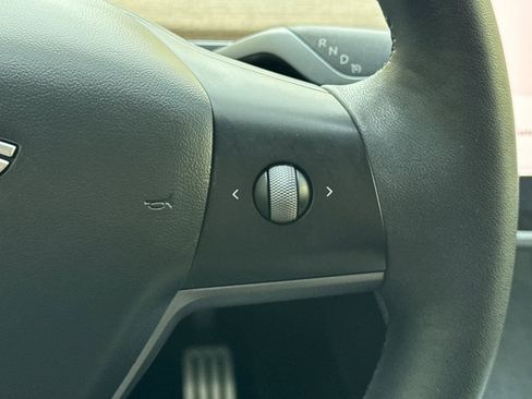 Used 2022 Tesla Model Y Performance image 28