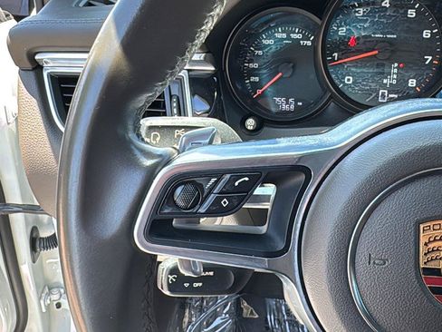Used 2018 Porsche Macan AWD/4WD image 13