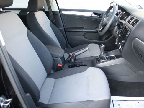 Used 2017 Volkswagen Jetta S image 7