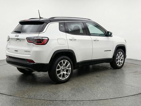Used 2025 Jeep Compass Limited image 9
