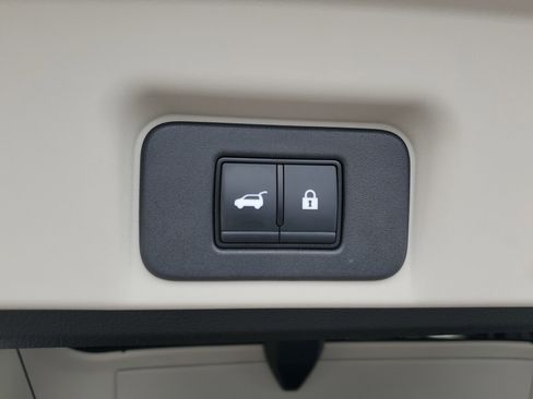 Used 2023 Nissan Ariya FWD image 11