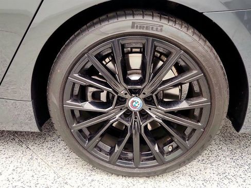 Used 2022 BMW 750i xDrive w/ Executive Package AWD/4WD image 9