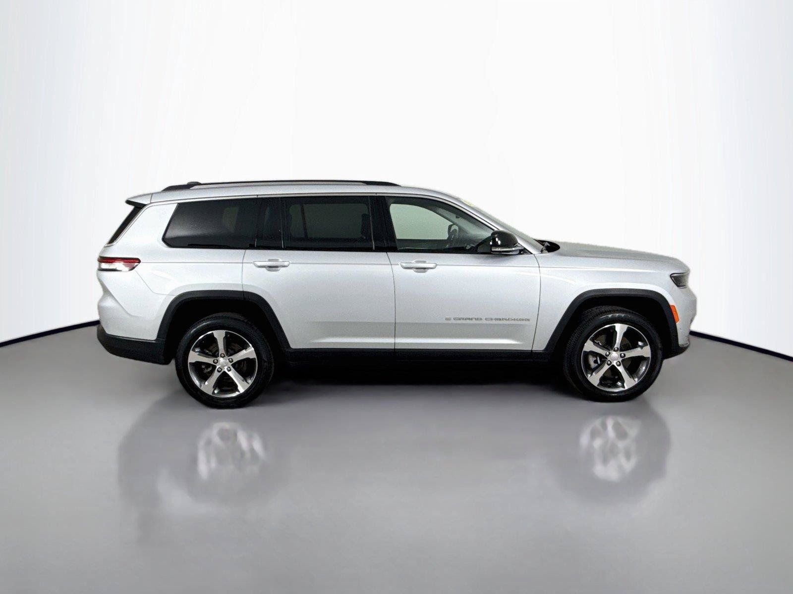 Used 2023 Jeep Grand Cherokee L Limited w/ Luxury Tech Group II AWD/4WD image 17