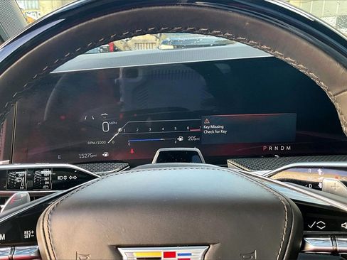 Certified 2025 Cadillac Escalade ESV V image 13