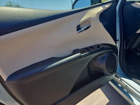 Used 2020 Toyota Prius XLE AWD/4WD image 11