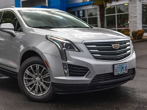 Used 2017 Cadillac XT5 Luxury w/ Driver Awareness Package AWD/4WD image 3