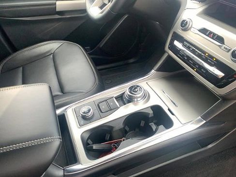 Used 2022 Ford Explorer XLT w/ Equipment Group 202A image 13